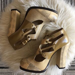 Fendi 2012 Chameleon Lasercut Leather Pumps 37.5